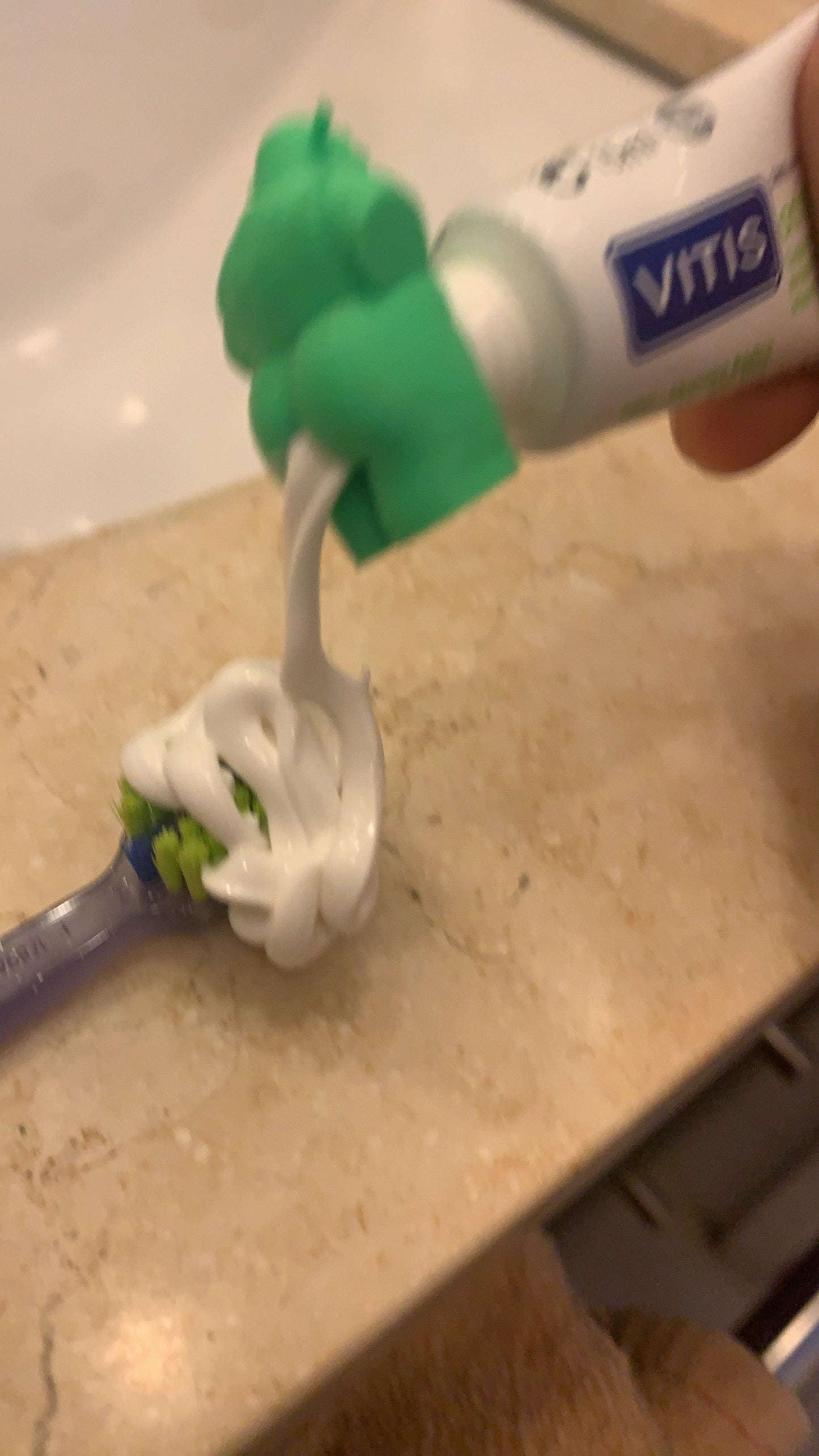 Sherk Cagón dispensador de pasta de dientes